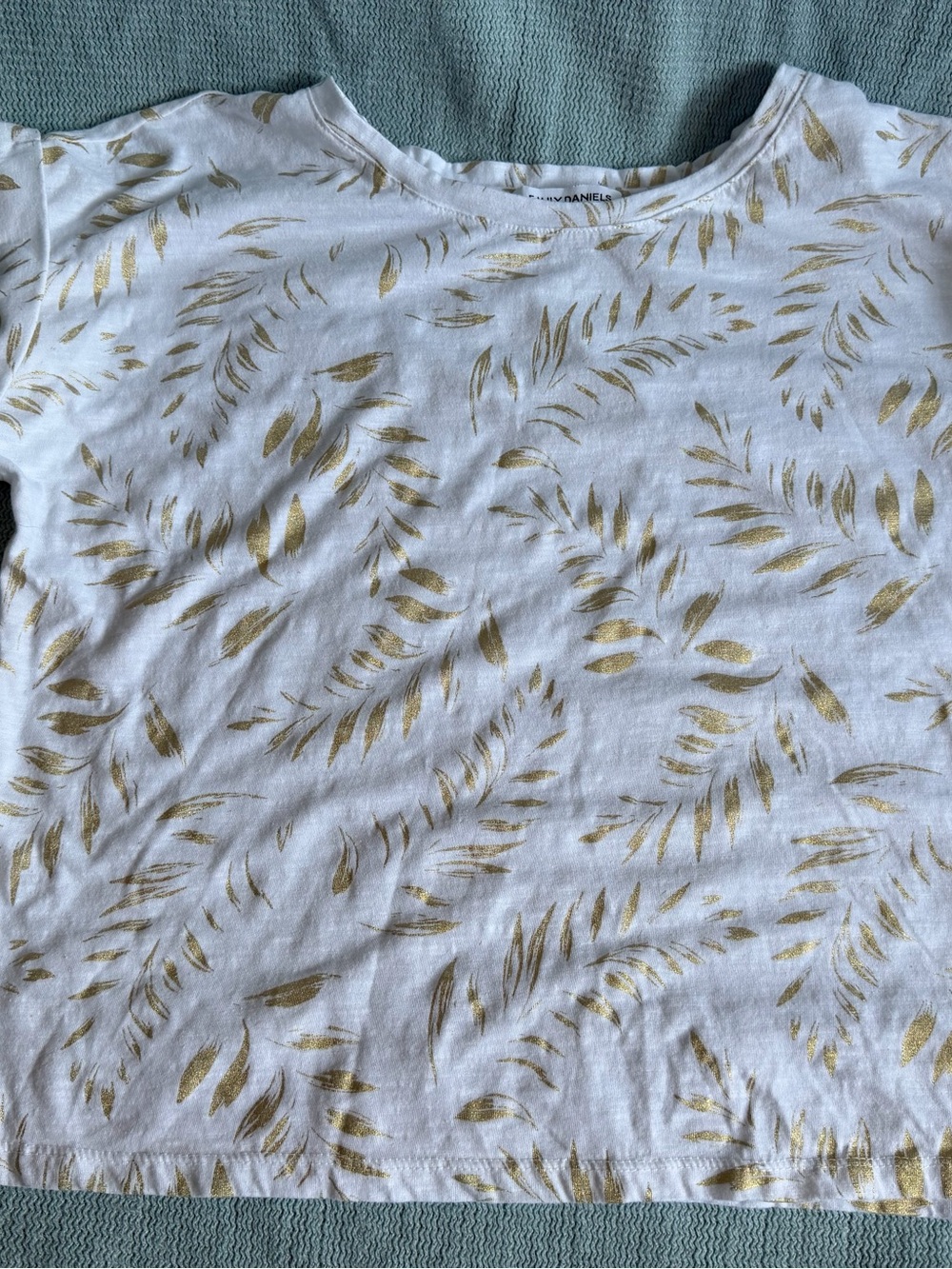 💐Women's White Tee with Gold Leaf Print